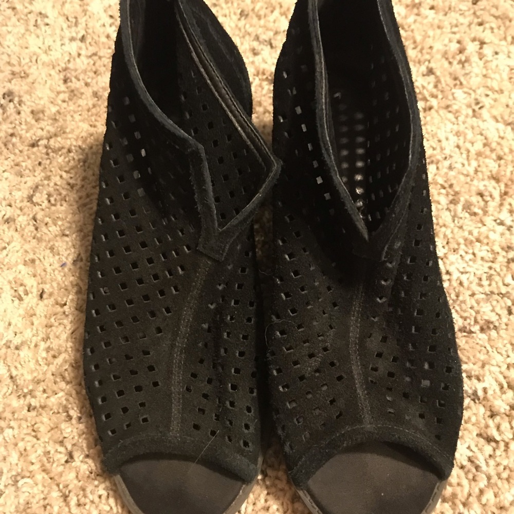 Dirty Laundry peep toe booties